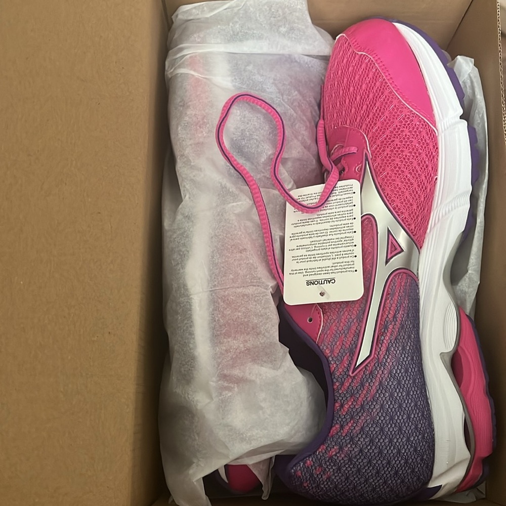 Mizuno women size 11 Wave Rider 19